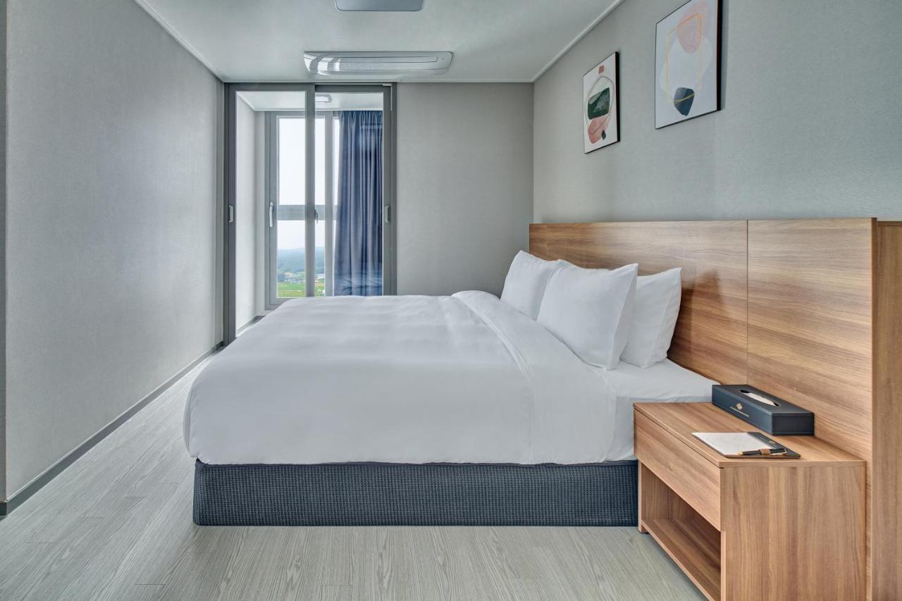 Gangneung Chonpines Ocean Suites Hotel Екстер'єр фото