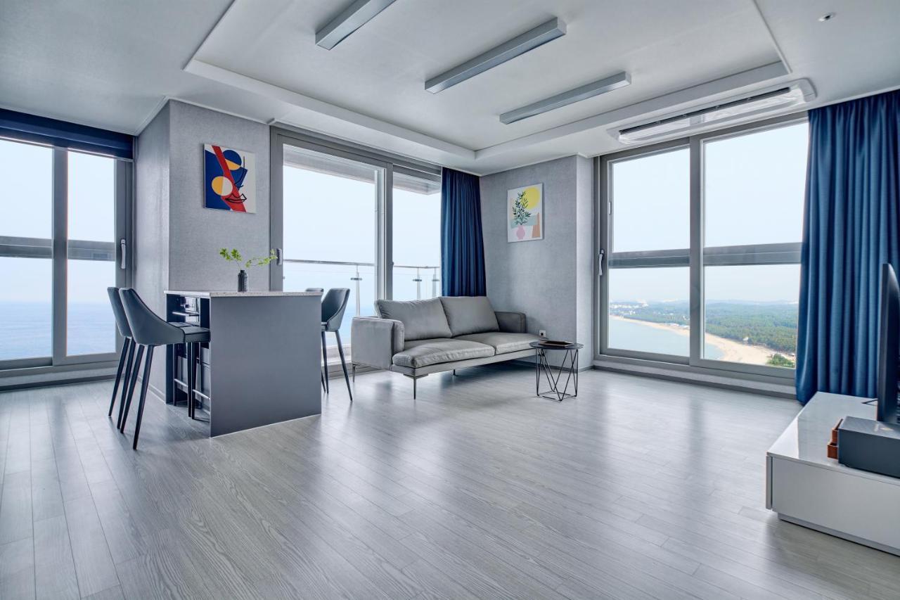 Gangneung Chonpines Ocean Suites Hotel Екстер'єр фото