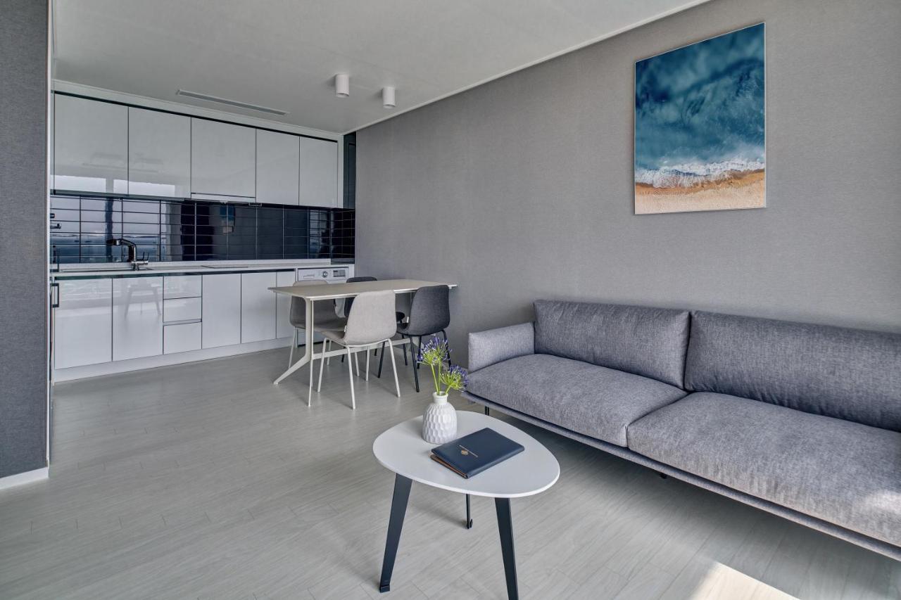 Gangneung Chonpines Ocean Suites Hotel Екстер'єр фото