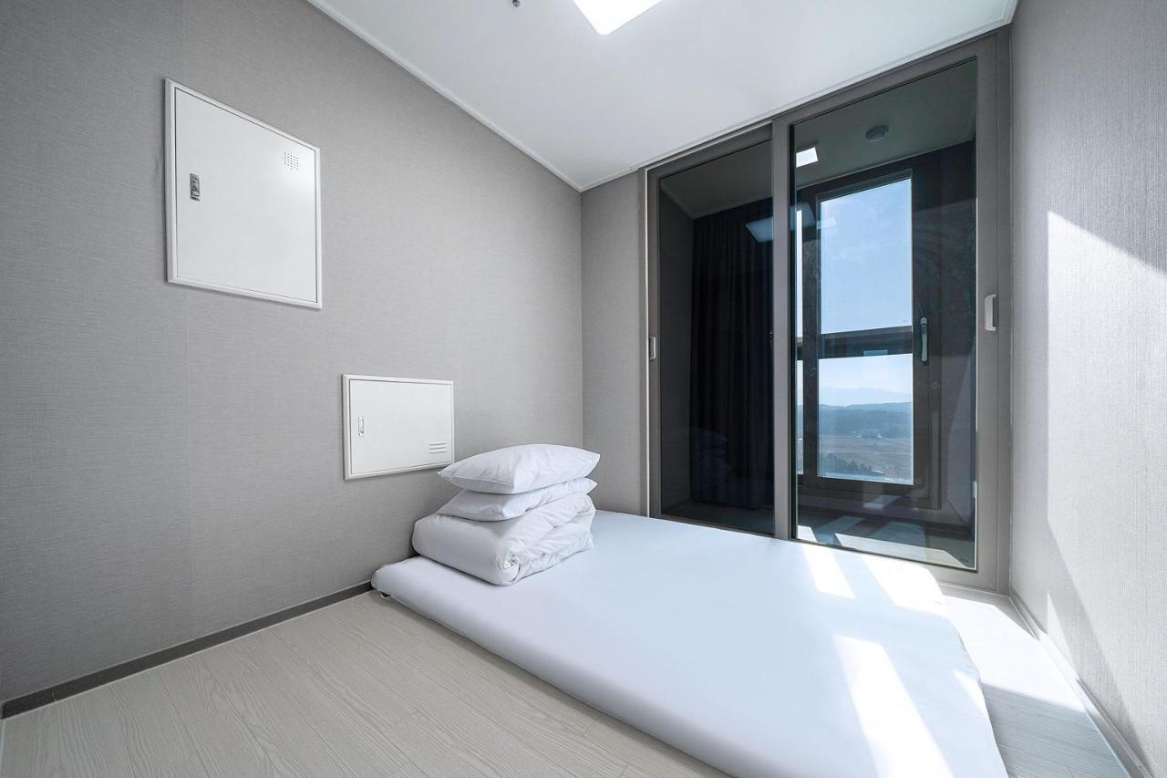 Gangneung Chonpines Ocean Suites Hotel Екстер'єр фото