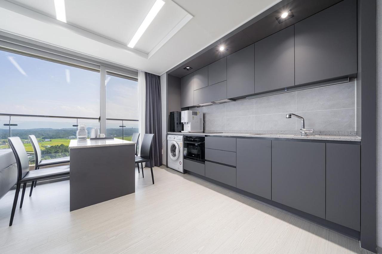 Gangneung Chonpines Ocean Suites Hotel Екстер'єр фото