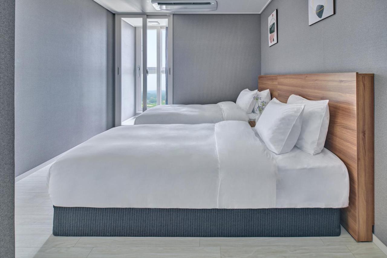 Gangneung Chonpines Ocean Suites Hotel Екстер'єр фото