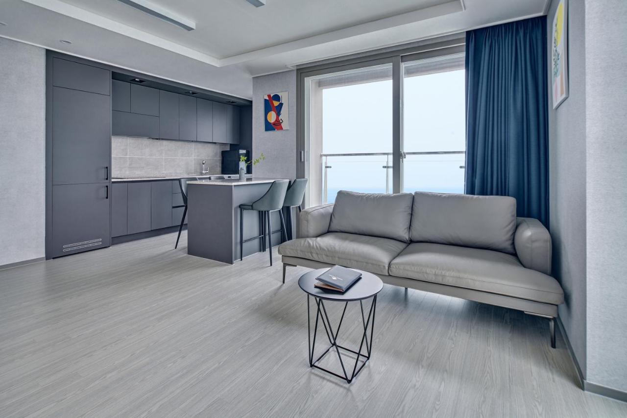 Gangneung Chonpines Ocean Suites Hotel Екстер'єр фото