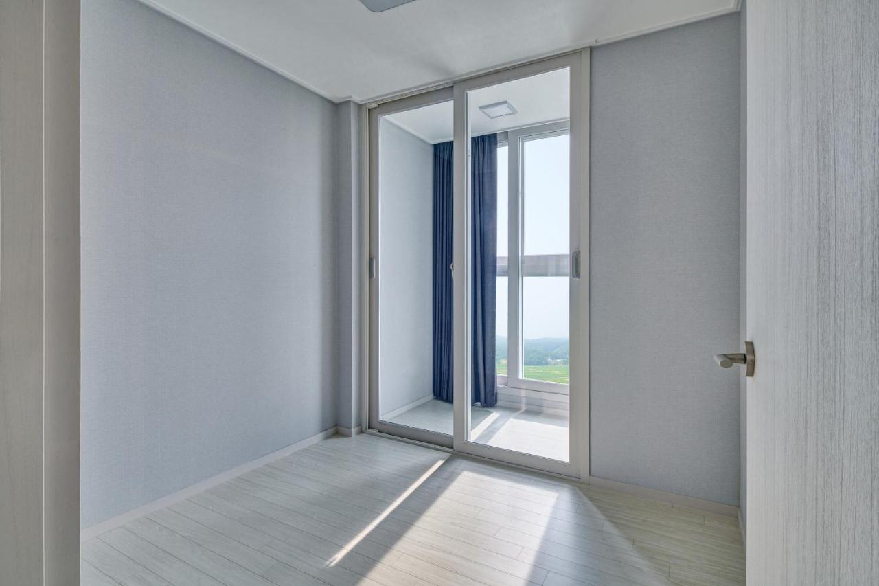 Gangneung Chonpines Ocean Suites Hotel Екстер'єр фото