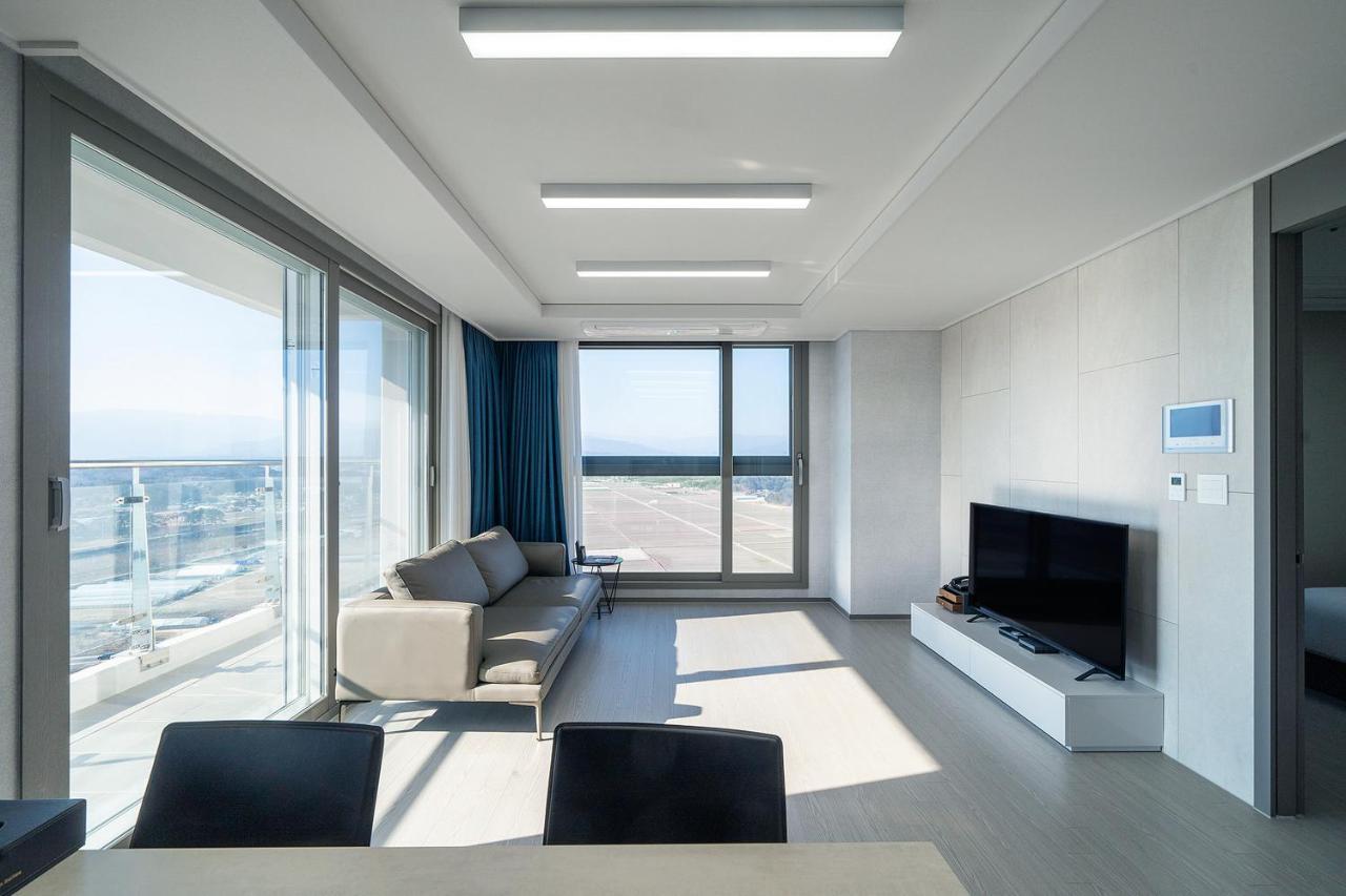 Gangneung Chonpines Ocean Suites Hotel Екстер'єр фото