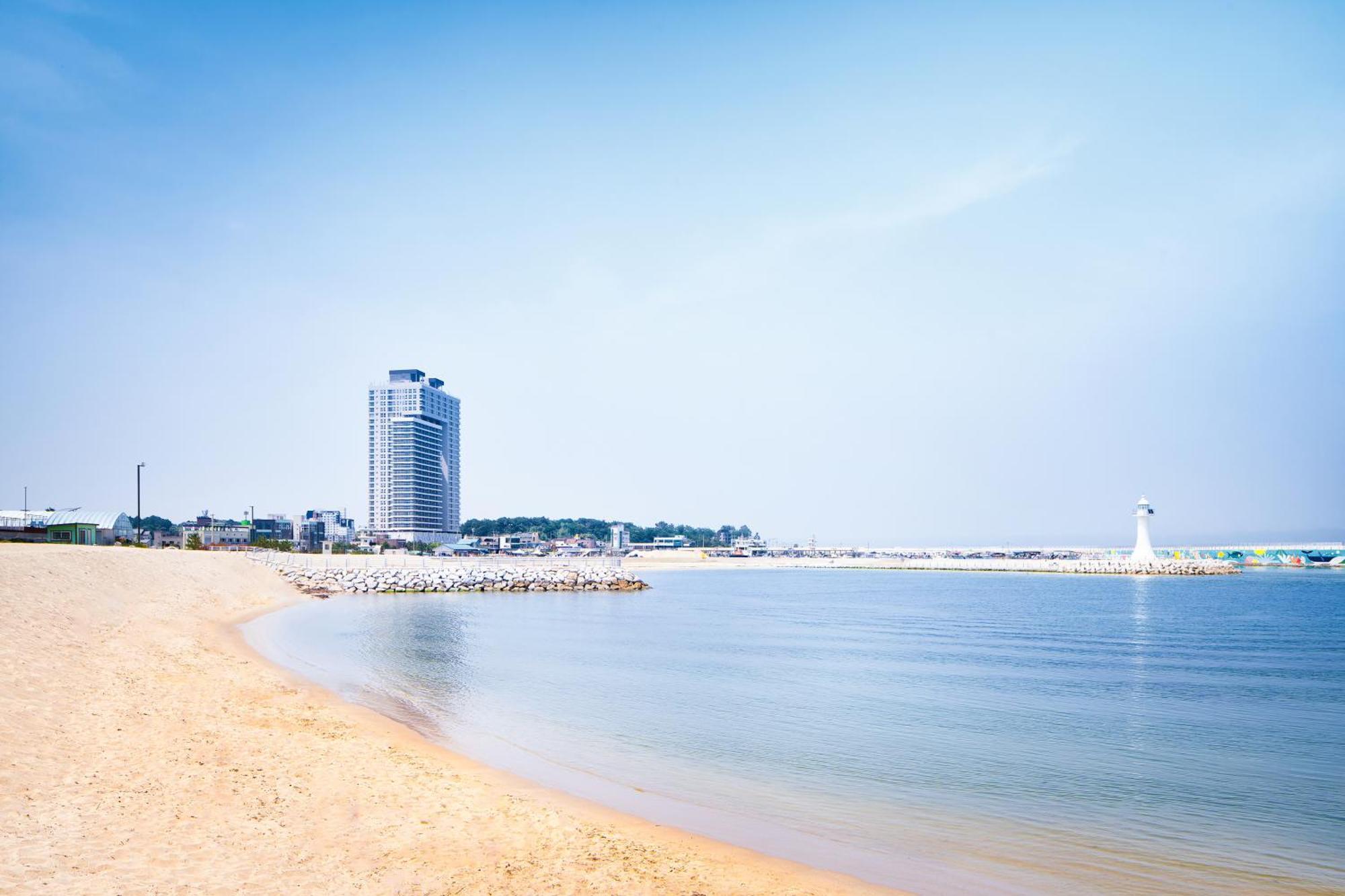 Gangneung Chonpines Ocean Suites Hotel Екстер'єр фото