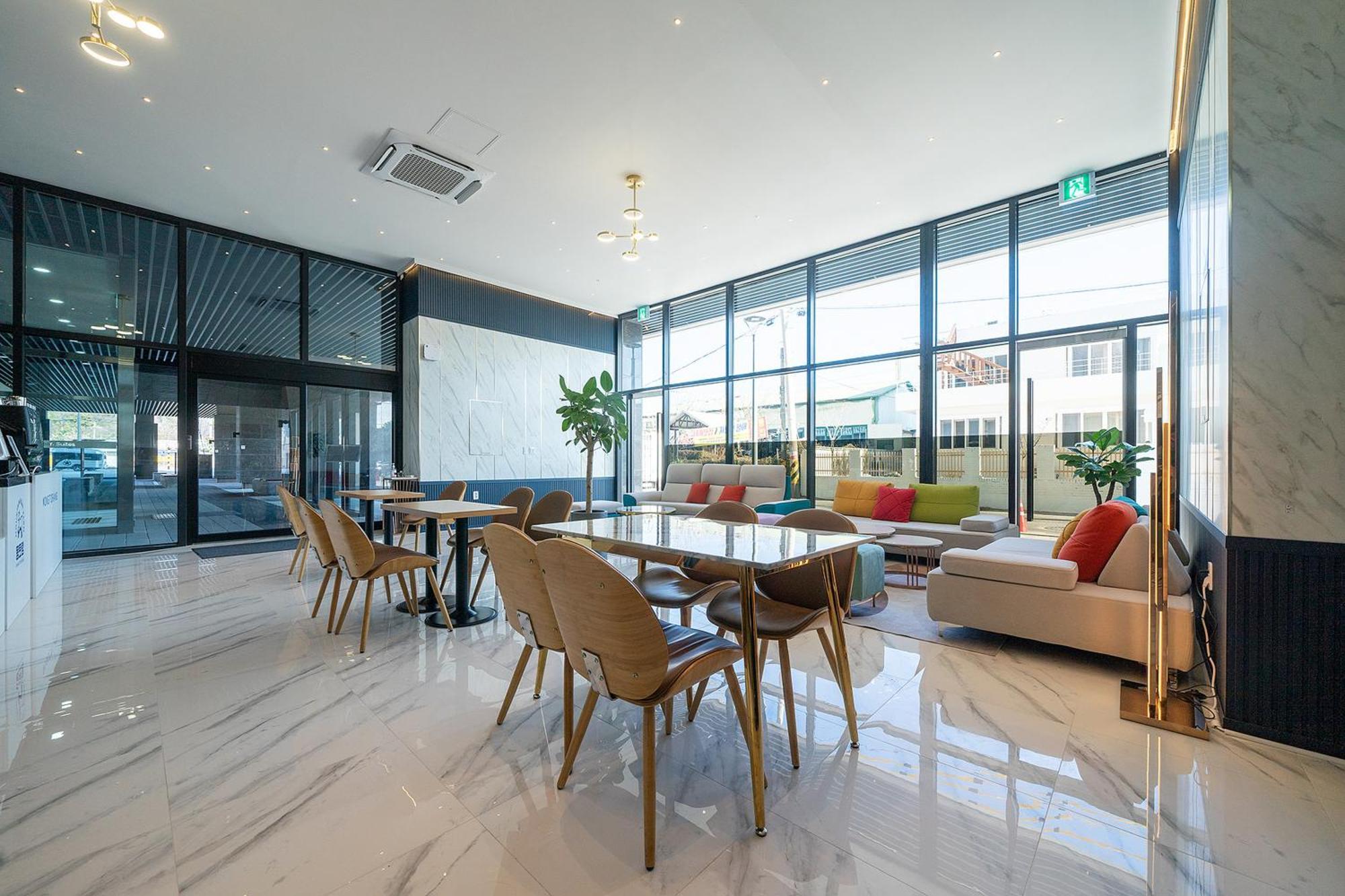 Gangneung Chonpines Ocean Suites Hotel Екстер'єр фото