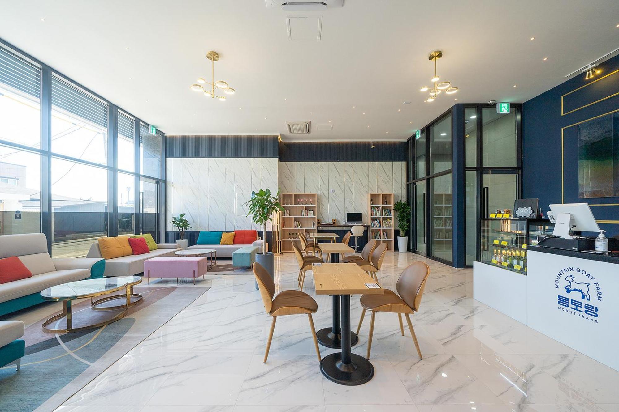 Gangneung Chonpines Ocean Suites Hotel Екстер'єр фото