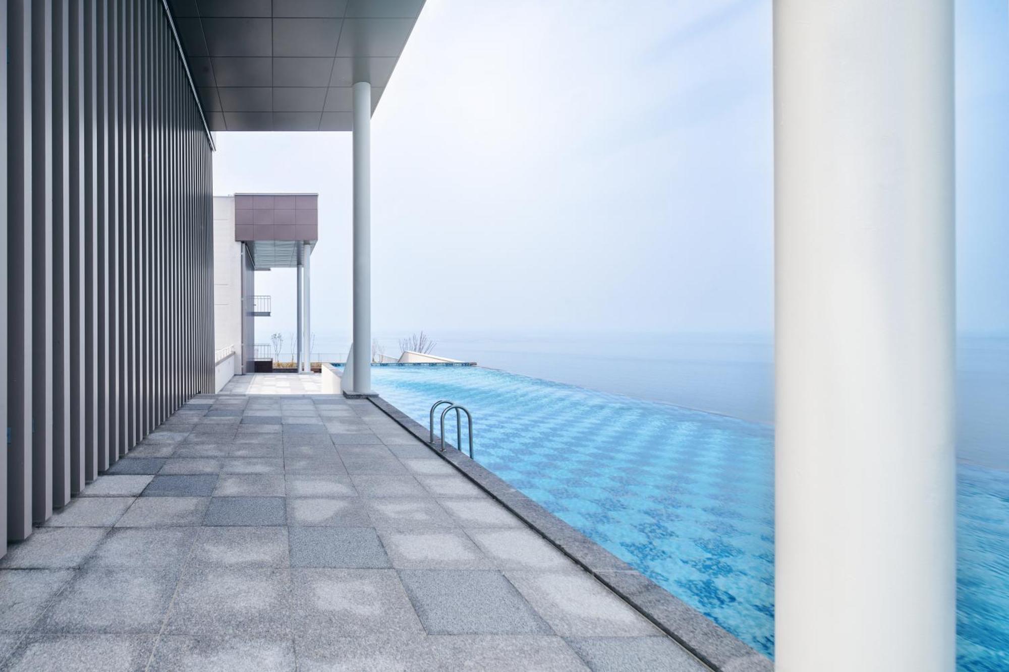 Gangneung Chonpines Ocean Suites Hotel Екстер'єр фото
