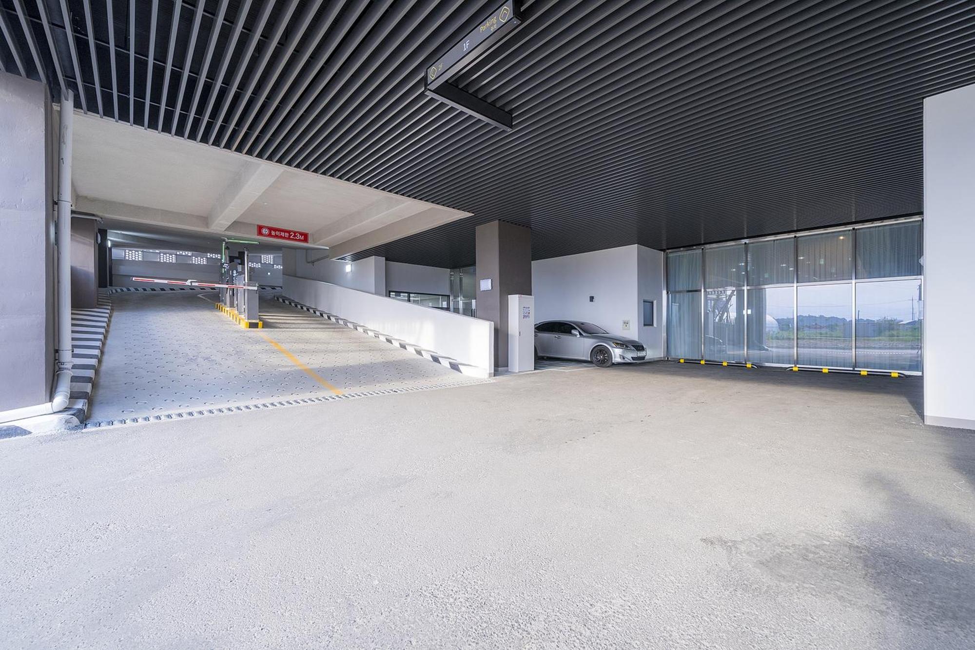 Gangneung Chonpines Ocean Suites Hotel Екстер'єр фото