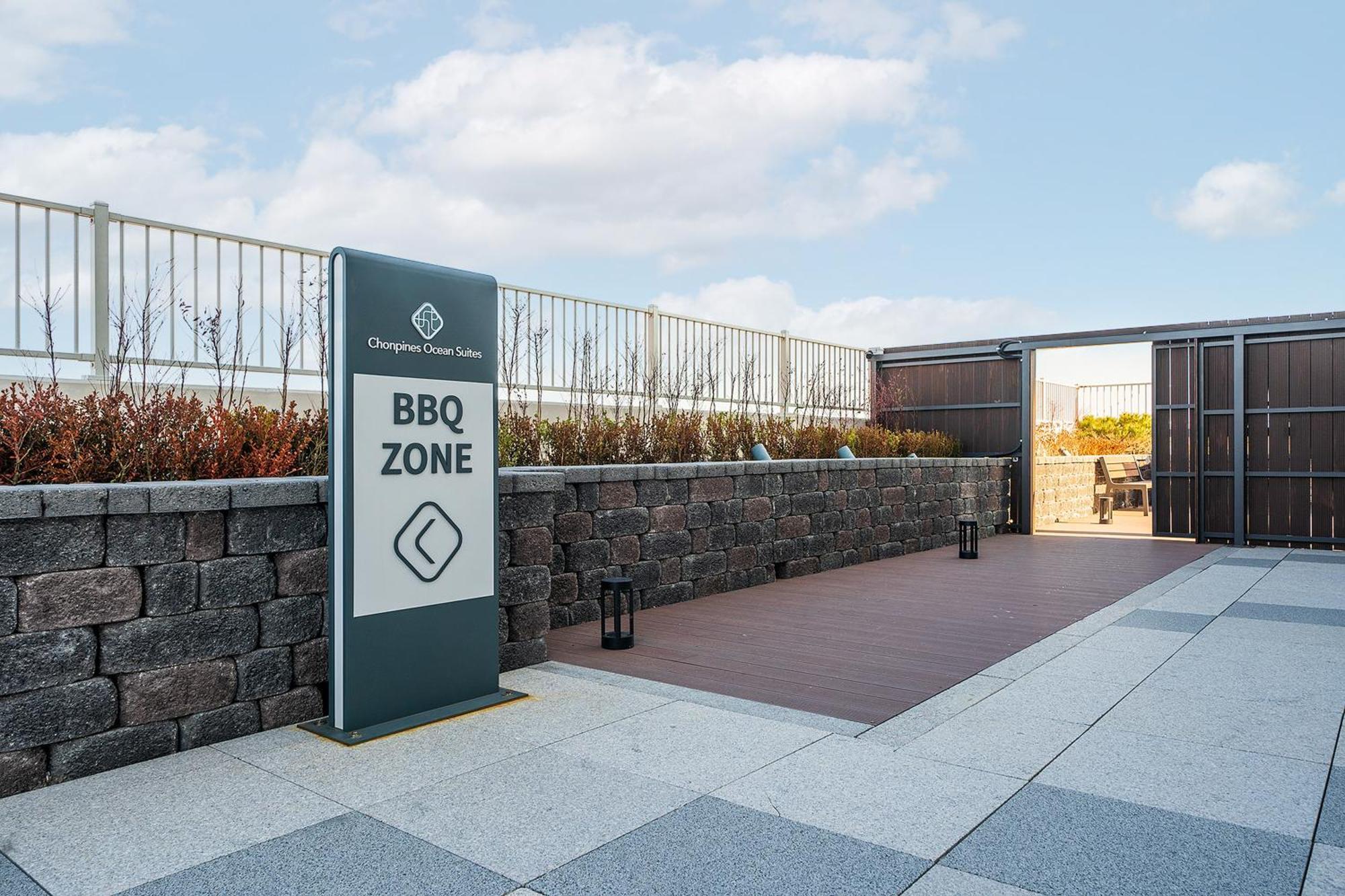 Gangneung Chonpines Ocean Suites Hotel Екстер'єр фото