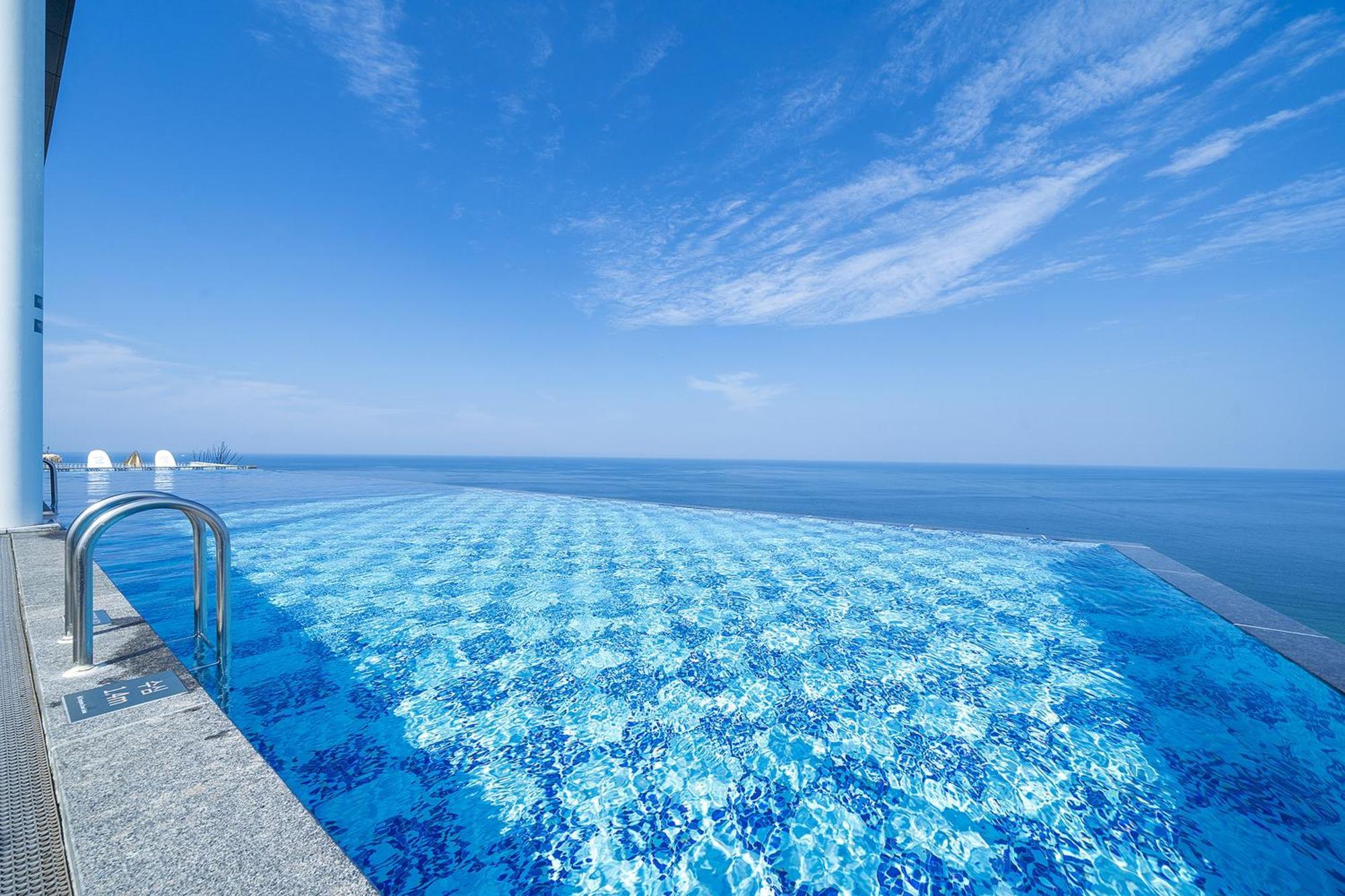 Gangneung Chonpines Ocean Suites Hotel Екстер'єр фото