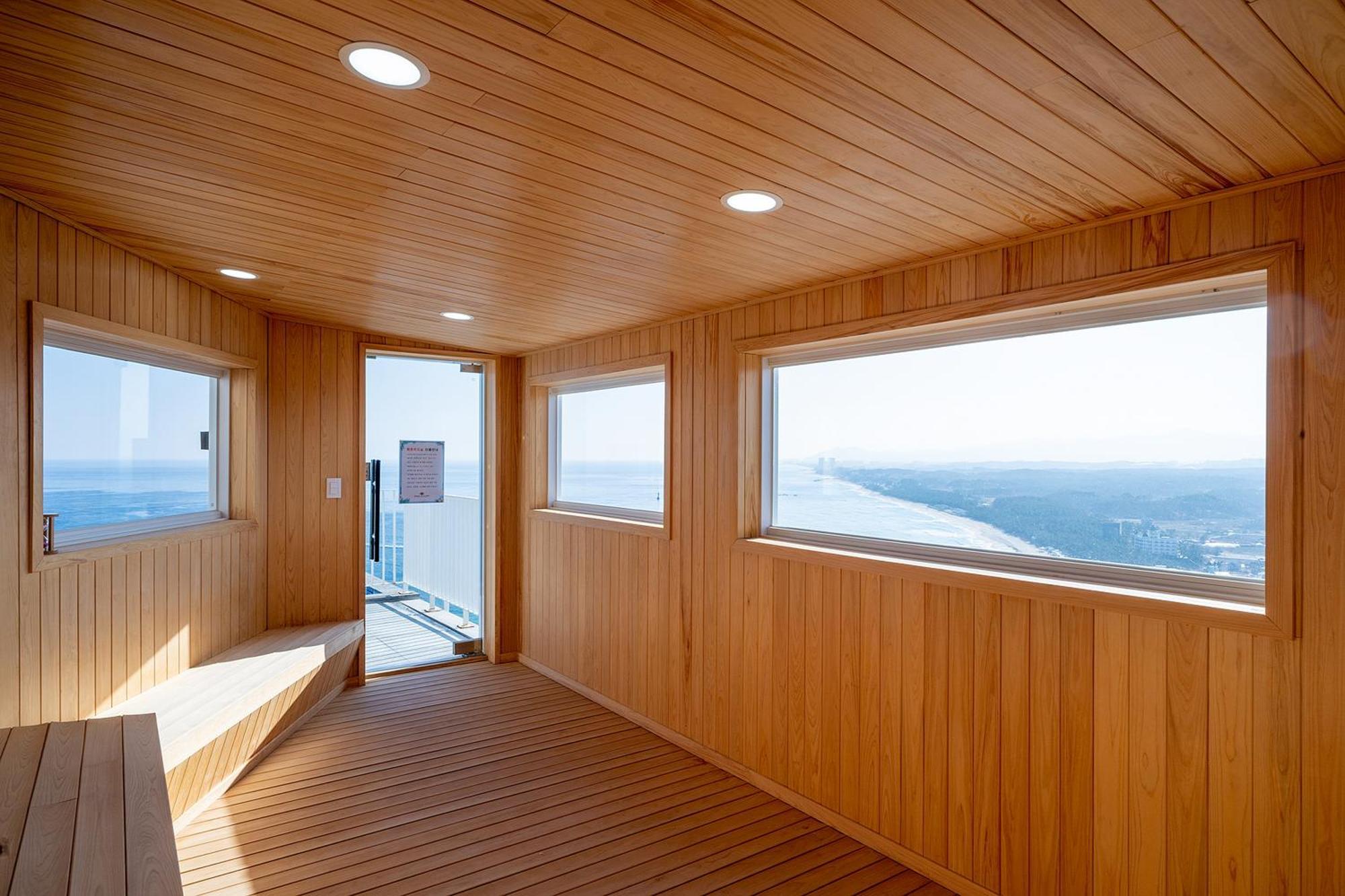 Gangneung Chonpines Ocean Suites Hotel Екстер'єр фото