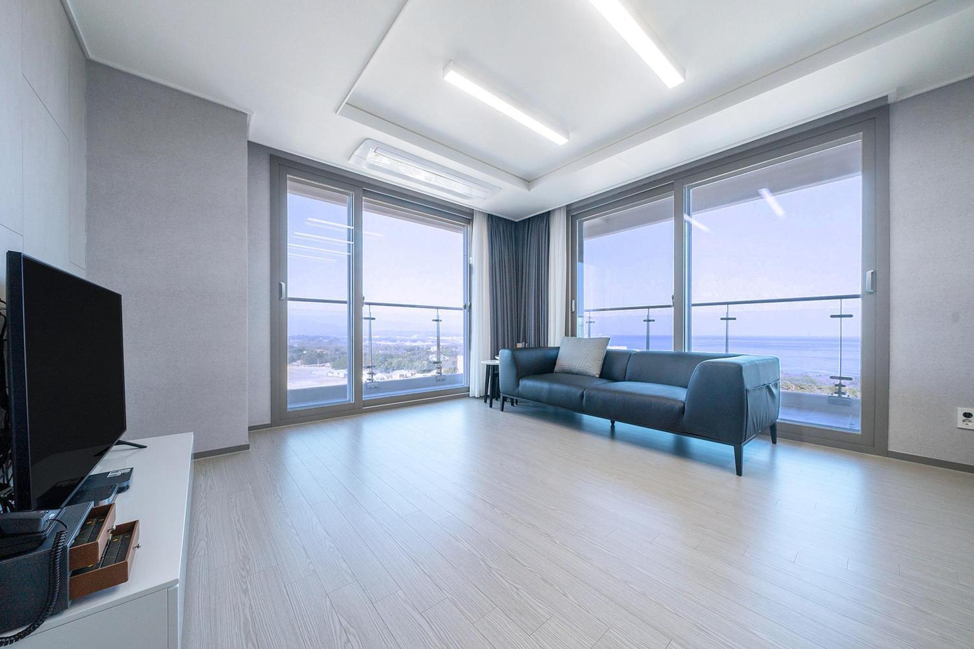 Gangneung Chonpines Ocean Suites Hotel Екстер'єр фото