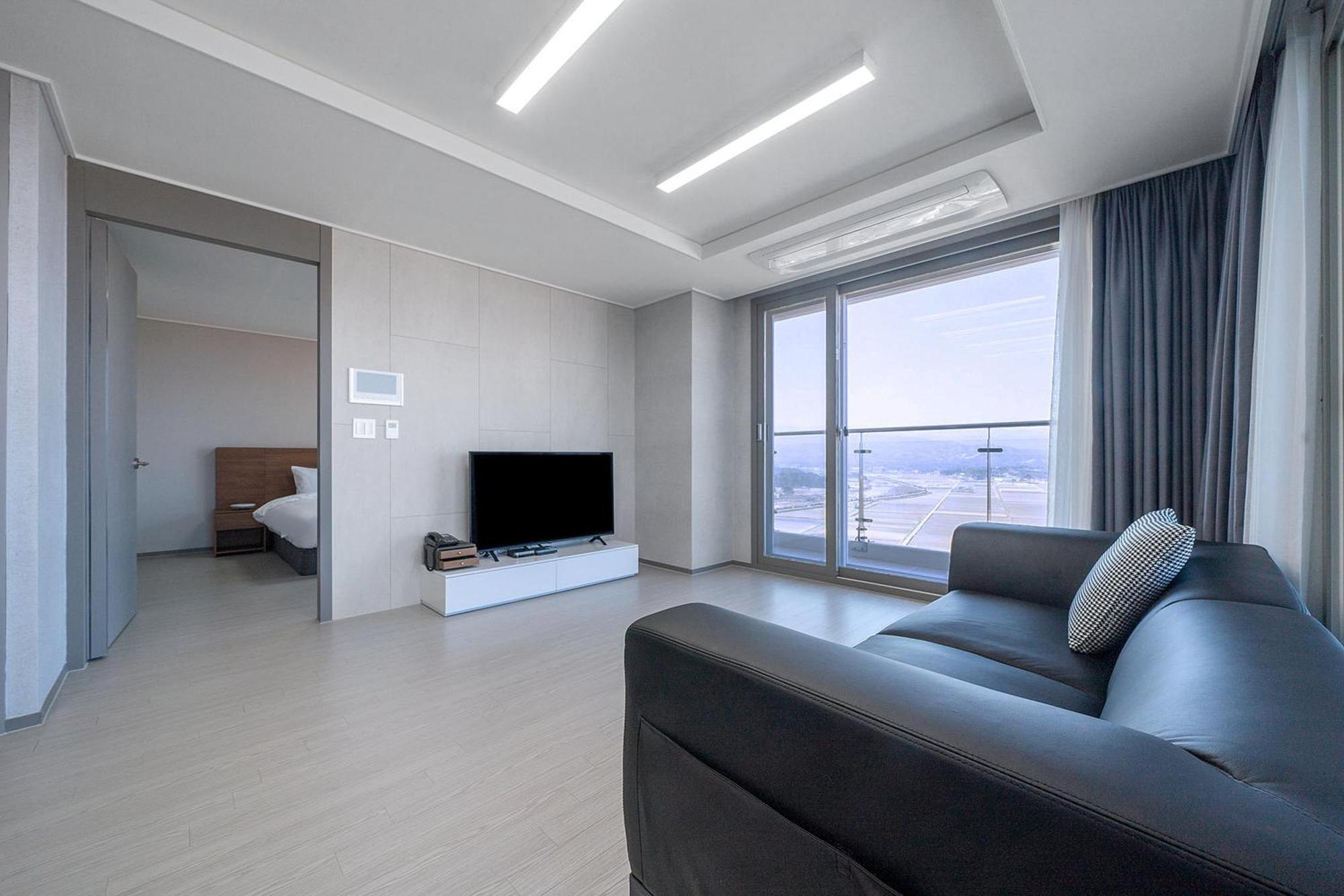 Gangneung Chonpines Ocean Suites Hotel Екстер'єр фото